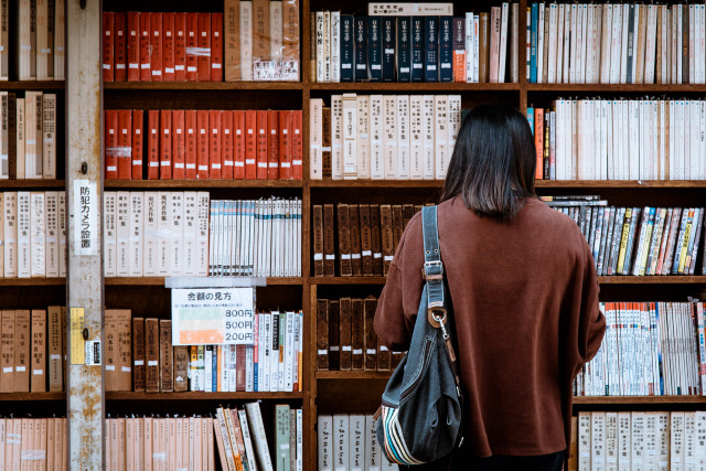 プロスペクト理論とは？マーケティングに役立つ理論の基礎知識