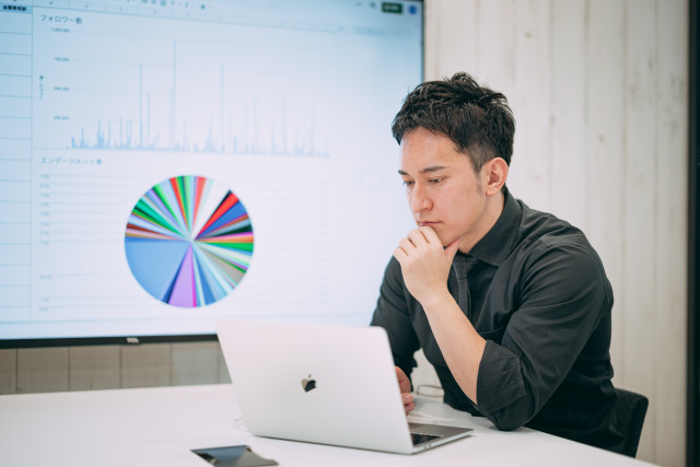 【もう、競合に後れを取らない！】AI時代のデータドリブンマーケティング：成功事例から学ぶ、実践的な導入戦略とは？